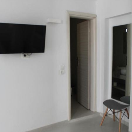 Fira Getaway - Economy Basement Rooms Kültér fotó