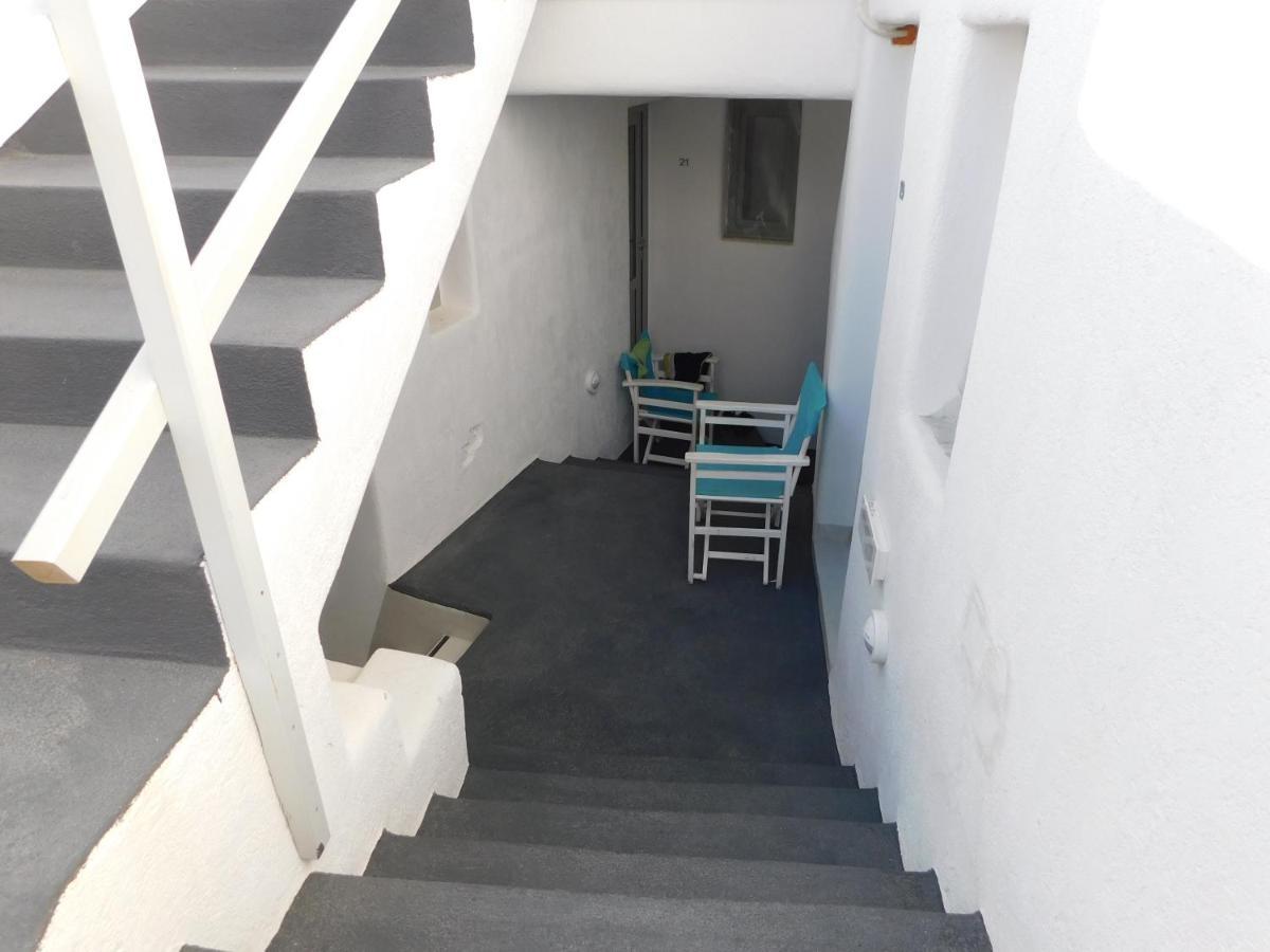 Fira Getaway - Economy Basement Rooms Kültér fotó