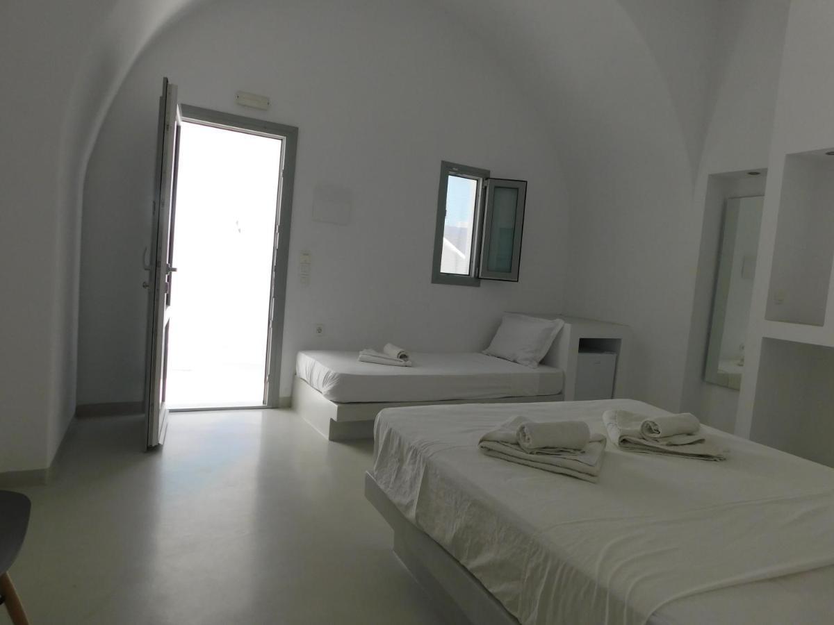 Fira Getaway - Economy Basement Rooms Kültér fotó