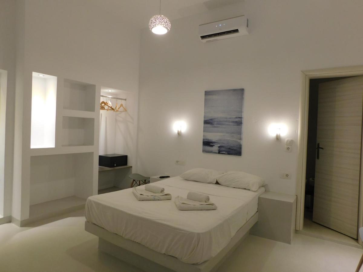 Fira Getaway - Economy Basement Rooms Kültér fotó