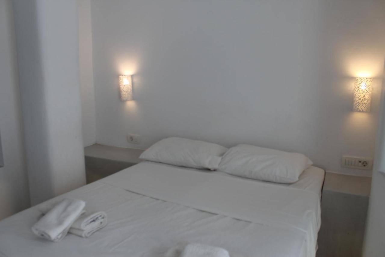 Fira Getaway - Economy Basement Rooms Kültér fotó