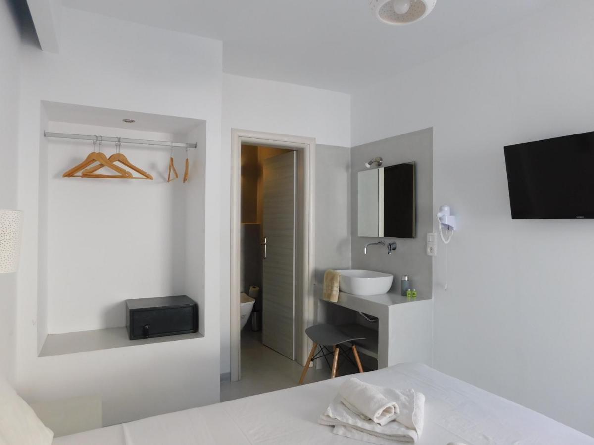 Fira Getaway - Economy Basement Rooms Kültér fotó